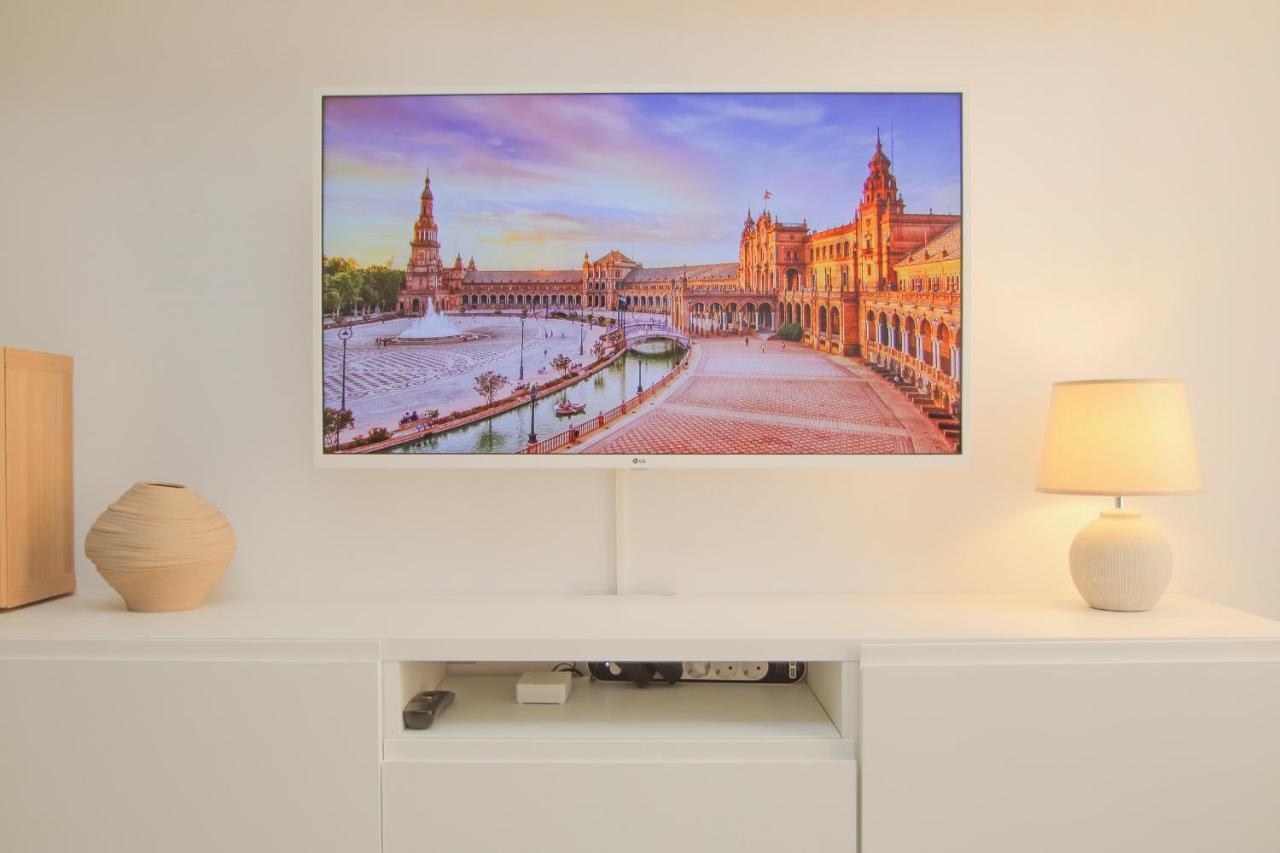 Modern Apt - Luxe Queen Bed - Walk To Isla Magica Sewilla Zewnętrze zdjęcie
